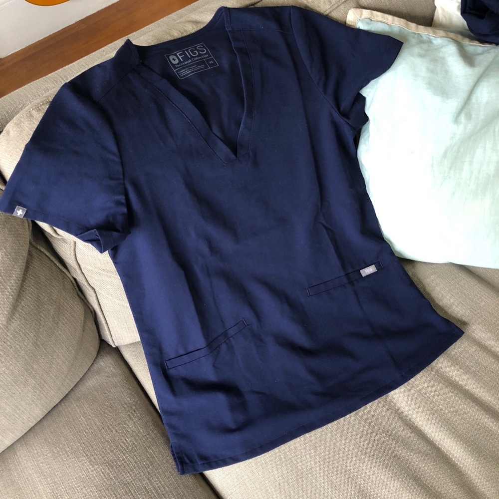 FIGS Casma 3-pocket scrub top XS Navy
